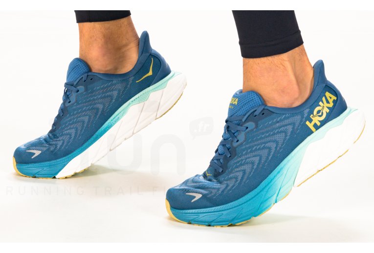 Hoka One One Arahi 6