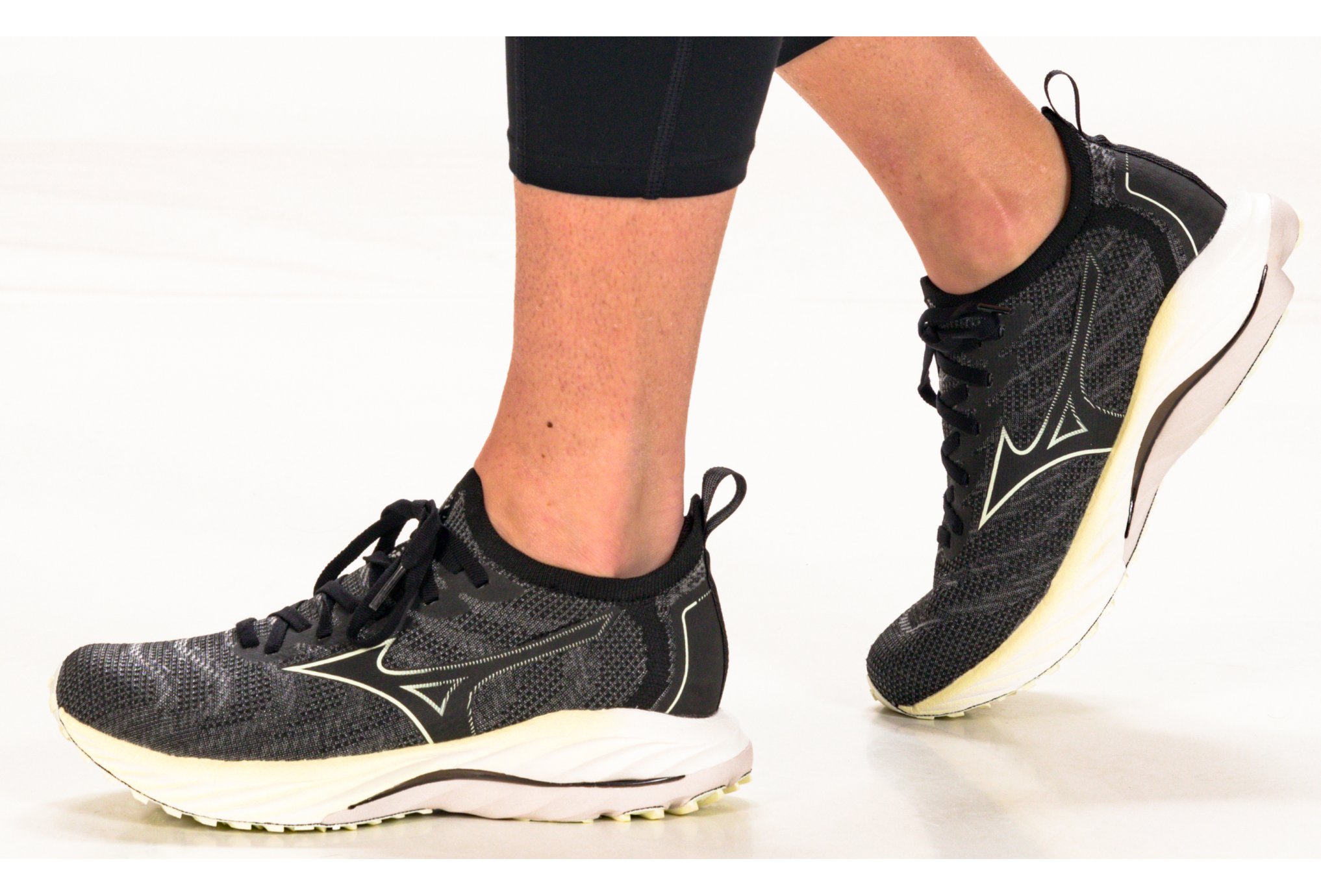 mizuno wave neo wind