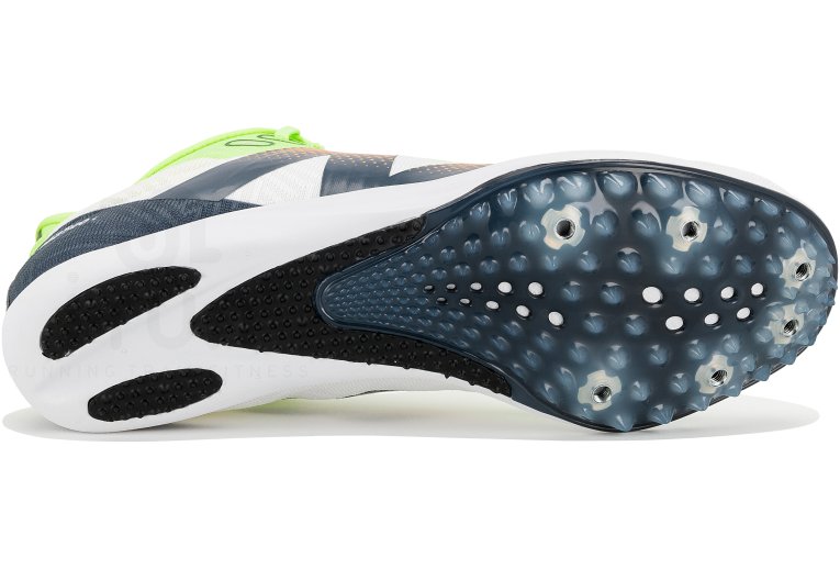 New Balance FuelCell MD500 V9