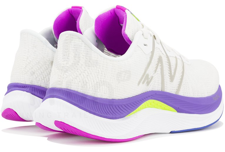 New Balance FuelCell Propel V4