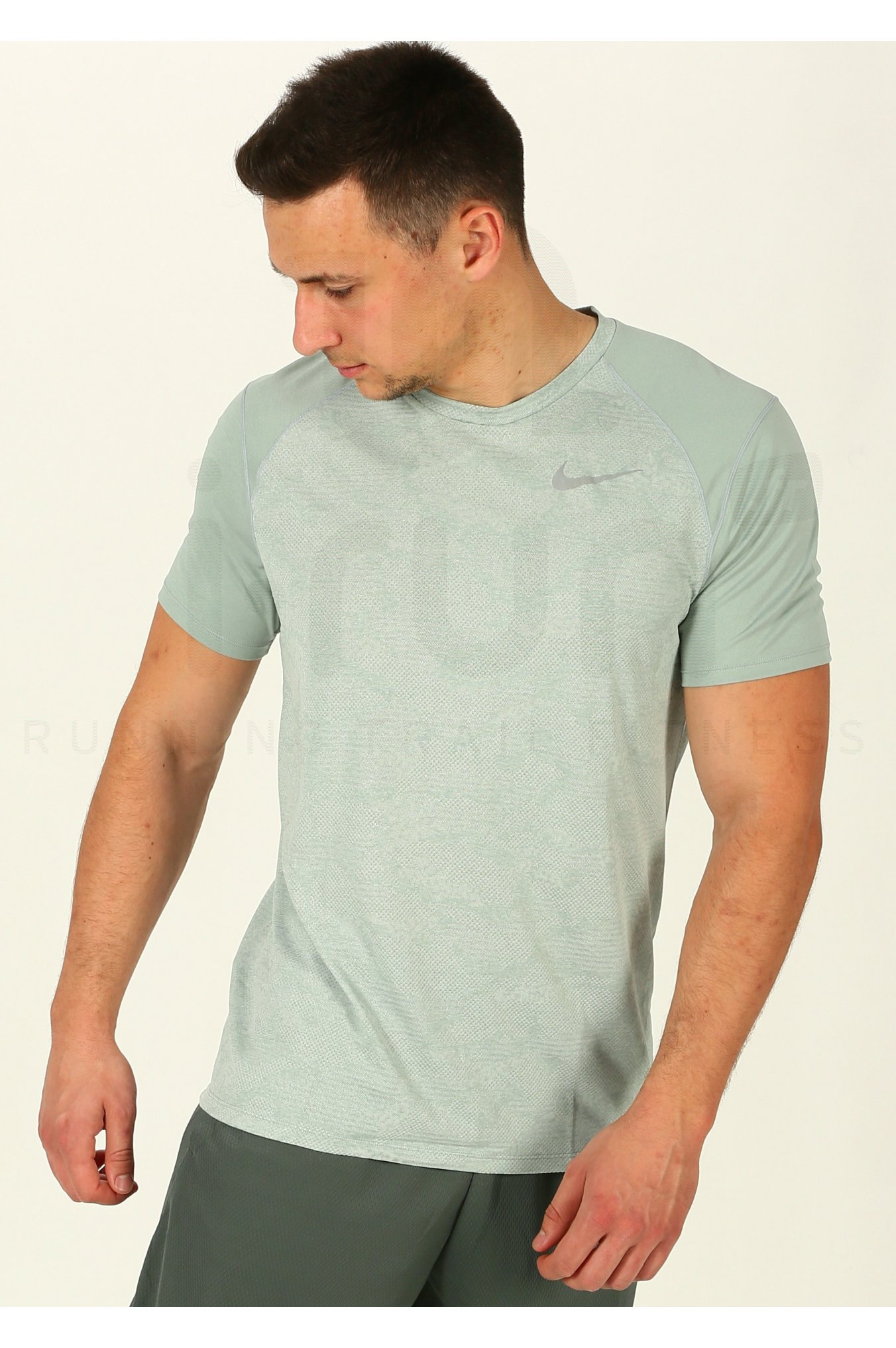 black and gold vapor maxes