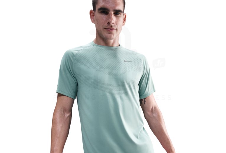 Nike :Stride